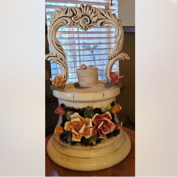 GORGEOUS & RARE EX LARGE VINTAGE  CAPODIMONTE WISHING WELL 27" X 17" - Picture 2 of 12